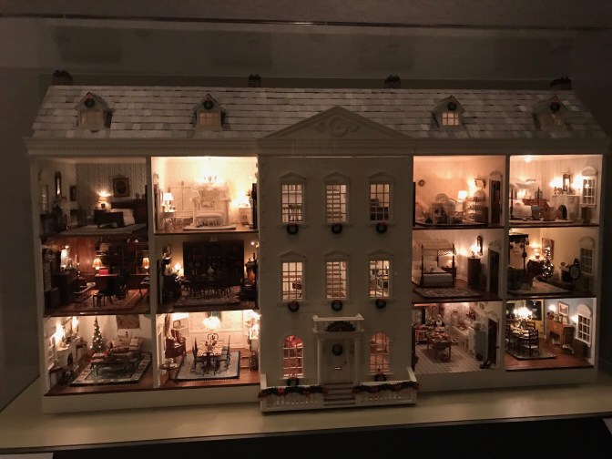 Dollhouse of the original du Pont mansion.
