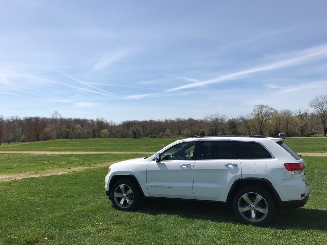 2014 Jeep Grand Cherokee, parked in a field.