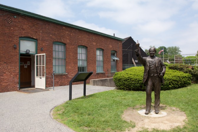 Statue of Thomas Edison.