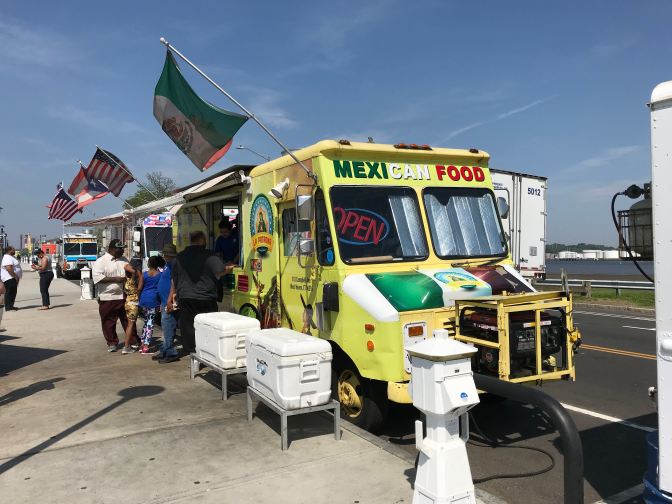 Food trucks at Food Truck Paradise.