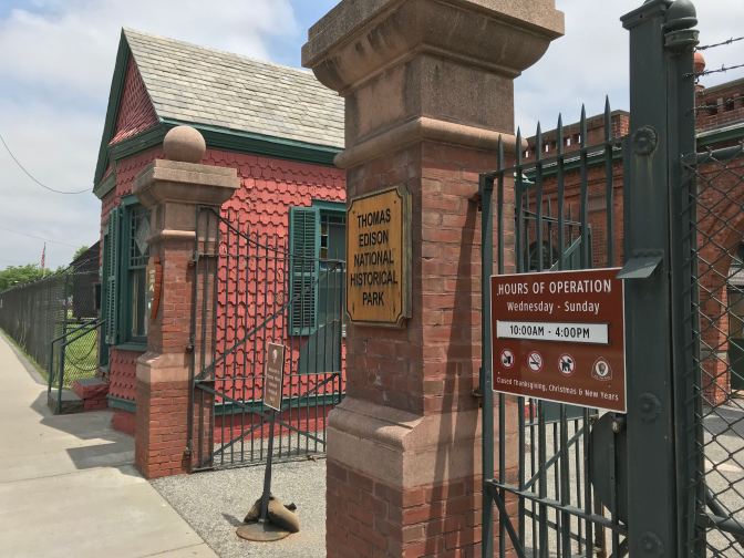 Guardhouse and entrance to the Museum.