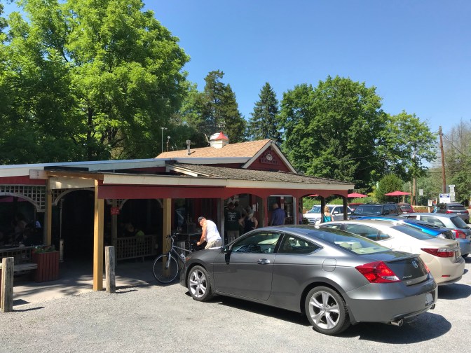 Exterior of Dilly's Ice Cream
