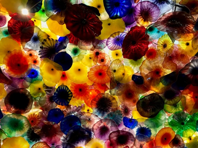 Glass flowers on lobby ceiling of Bellagio.