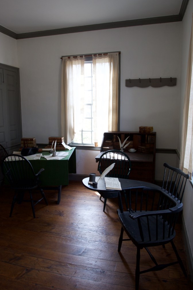 Washington's office, with three desks, three chairs, and two dins.