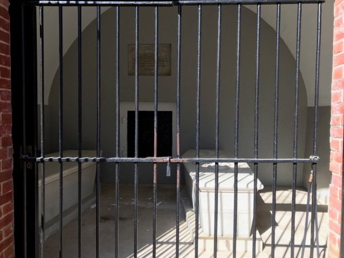 Tomb of George and Martha Washington
