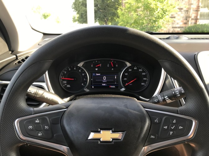 Steering wheel and dashboard of Chevrolet Equinox.