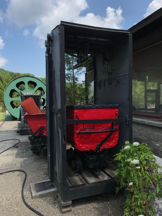 Elevator for lifting mining car out of shaft.
