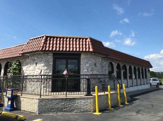 Exterior of Yetter's Diner.