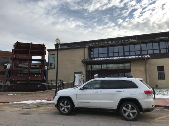 White Jeep Grand Cherokee in front of National Mississippi River Museum and Aquarium.
