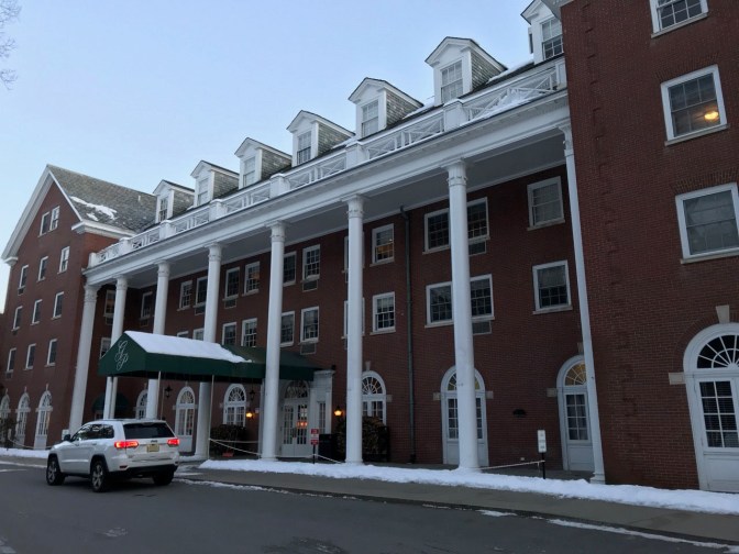 Exterior of Gideon Putnam Hotel, with 2014 Jeep Grand Cherokee parked in front.