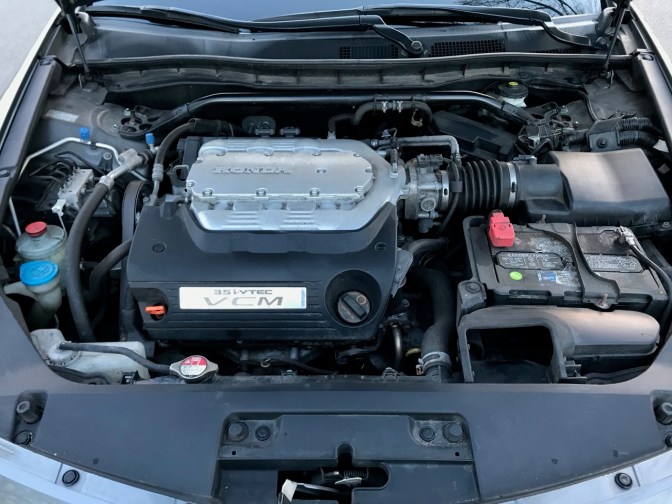 V6 engine of 2012 Honda Accord.