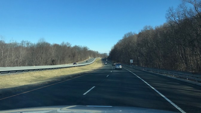View of I-287 in New Jersey, with few cars, on a sunny day.