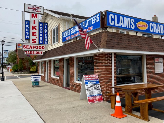 Exterior of Mike's Seafood.