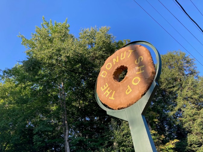 Sign in shape of donut that says THE DONUT SHOP.