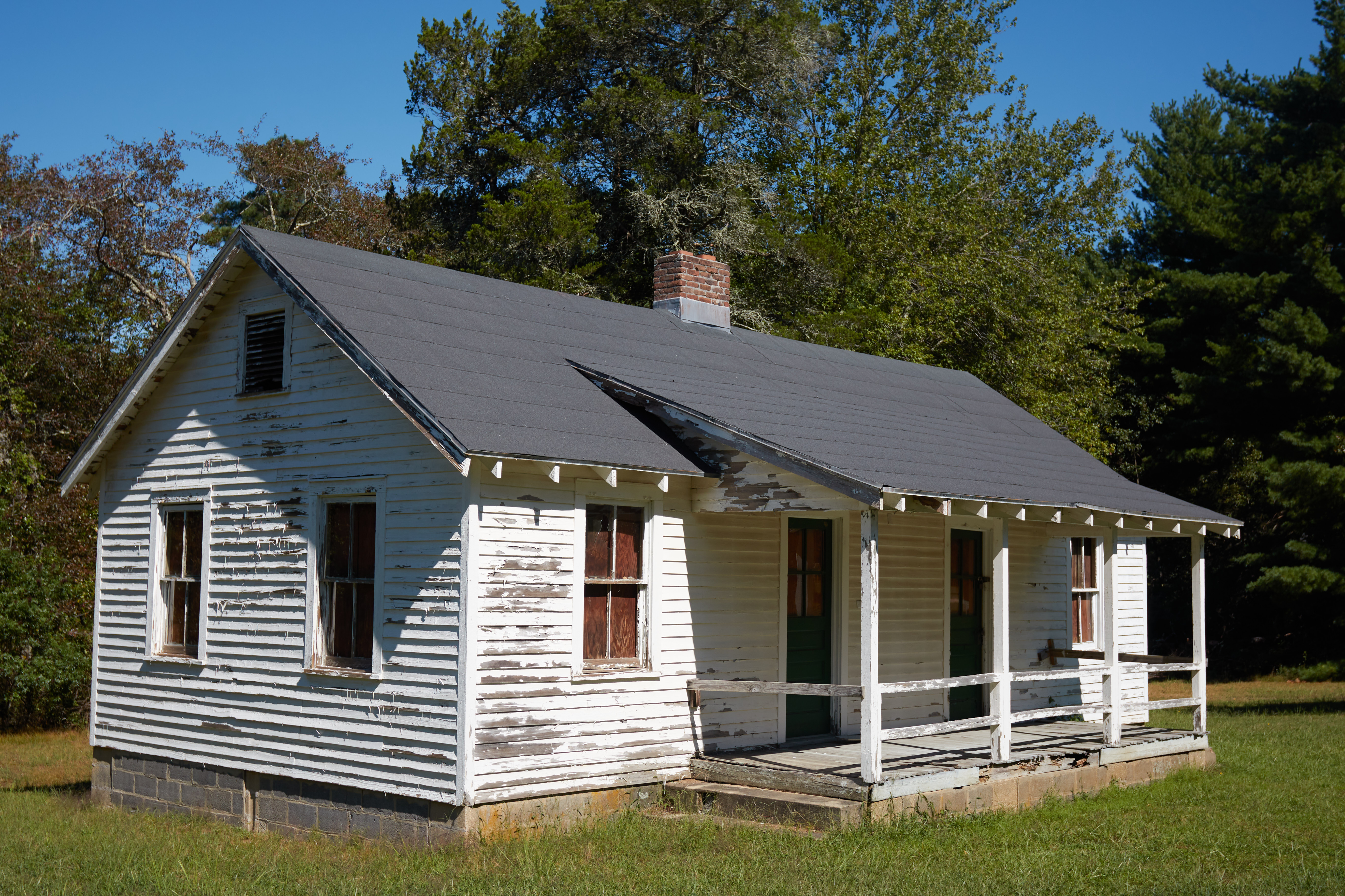 White clapboard Pickers Cottage.