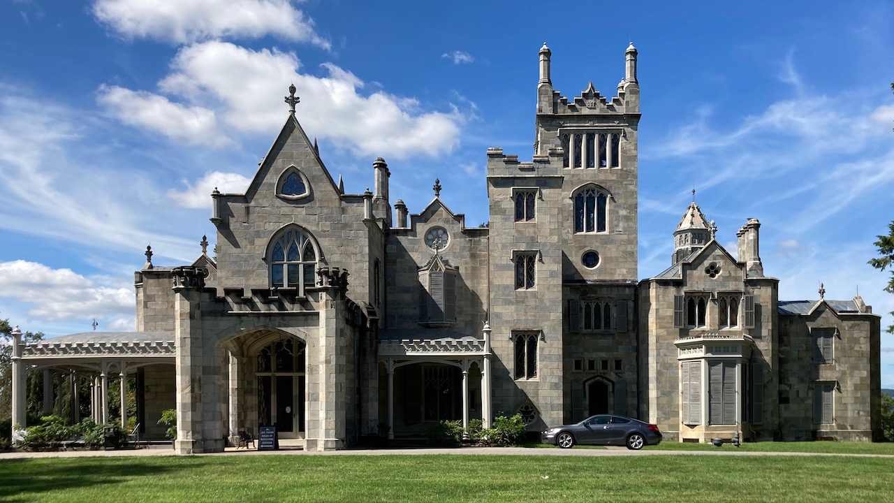 2012 Honda Accord parked in front of Lyndhurst mansion.