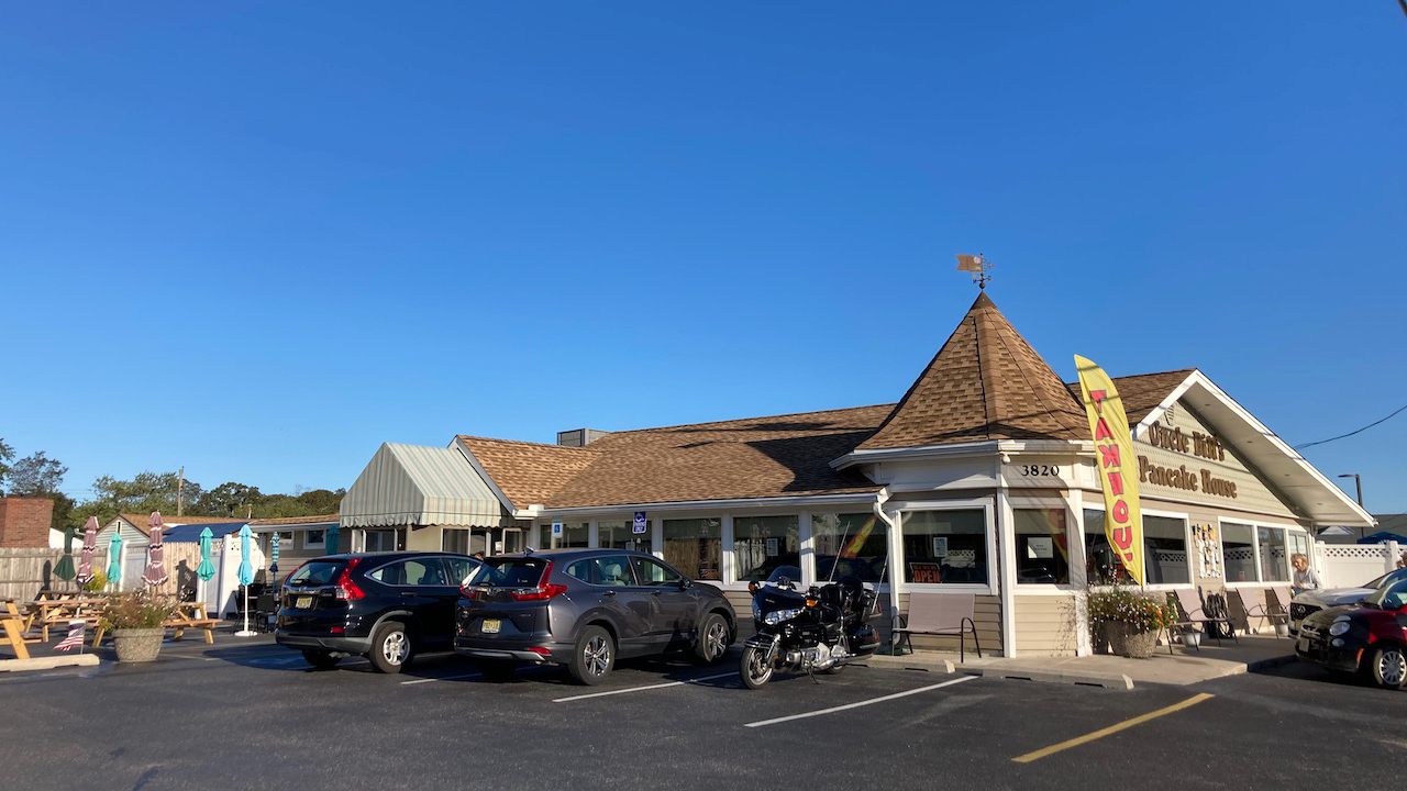 Exterior of Uncle Bill's Pancake House.