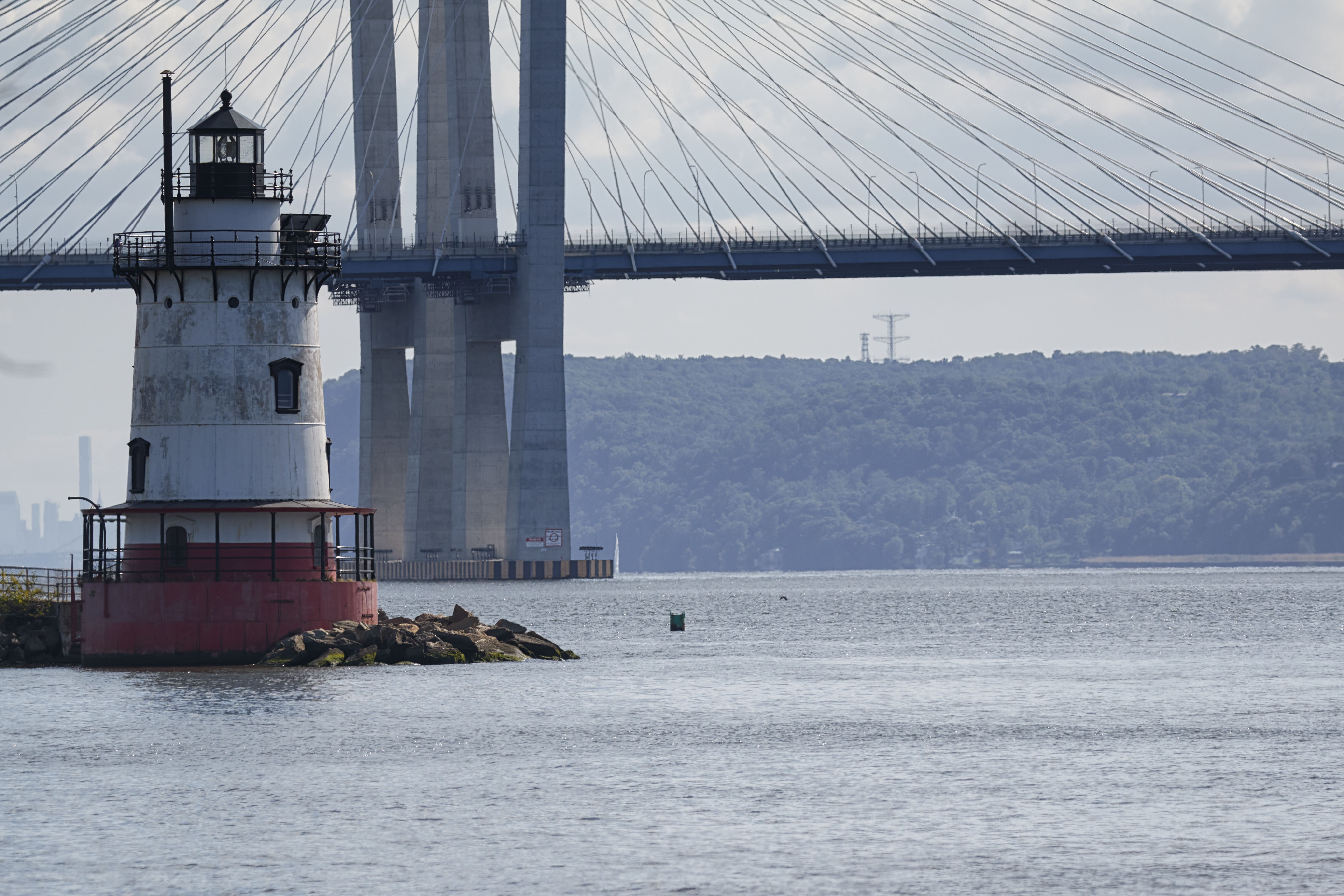 Tarrytown Light, with Mario M. Cuomo Bridge in background.