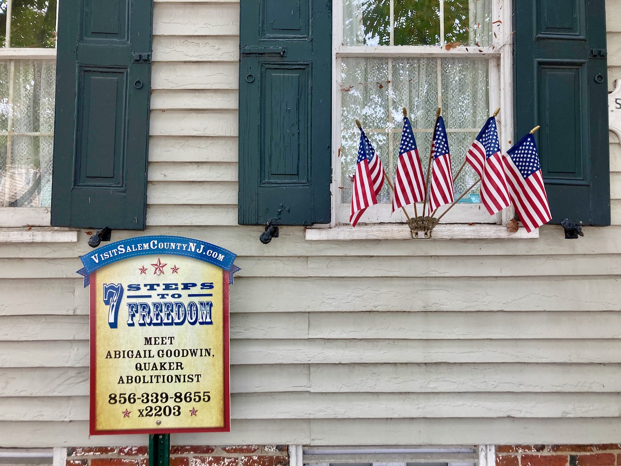 Sign beside 47 Market Street that says 7 STEPS TO FREEDOM.