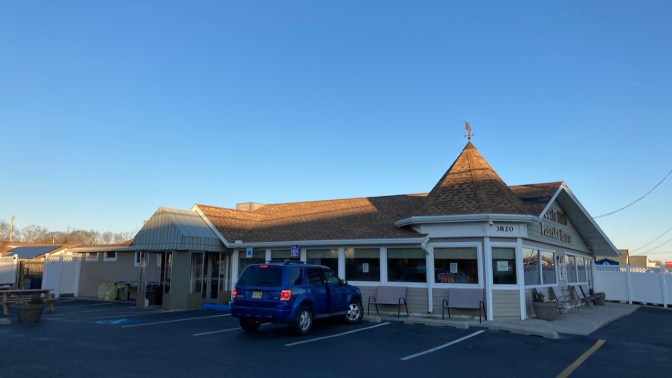 Exterior of Uncle Bill's restaurant.