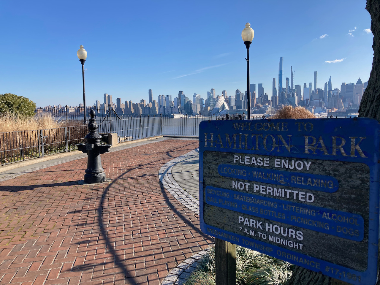 Entrance sign to Hamilton Park.