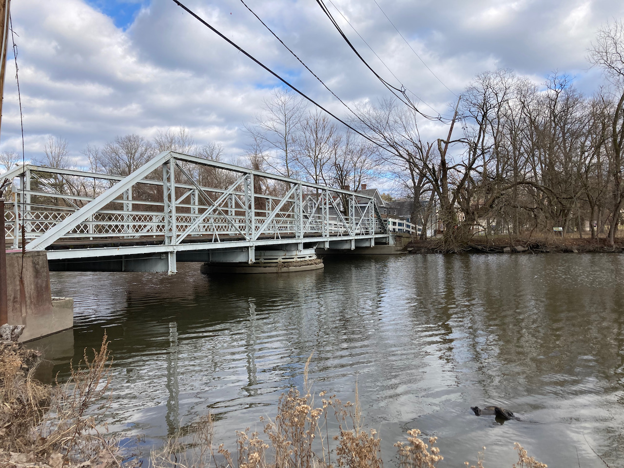 New Bridge Landing bridge, spanning across river.