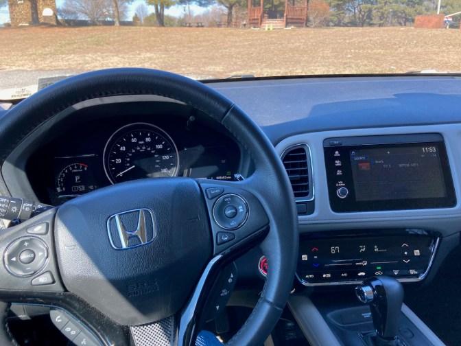 Dashboard of Honda HR-V.