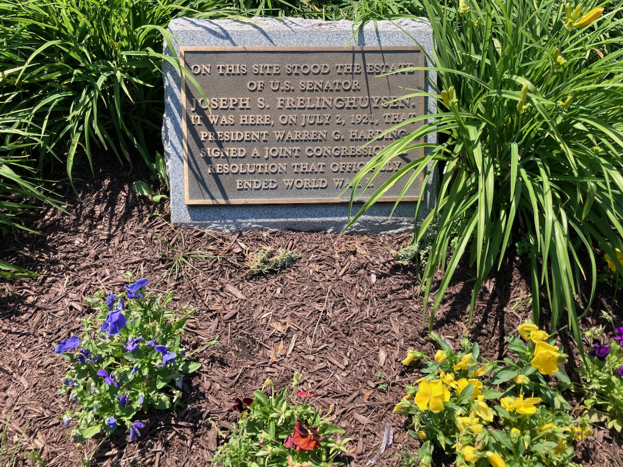 Plaque that reads ON THIS SITE STOOD THE ESTATE OF US SENATOR JOSEPH S. FRELINGHUYSEN. IT WAS HERE, ON JULY 2, 1921, THAT PRESIDENT WARREN G. HARDING SIGNED A JOINT CONGRESSIONAL RESOLUTION THAT OFFICIALLY ENDED WORLD WAR I.