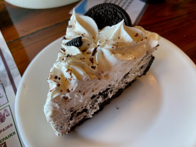 Oreo cream cake on a plate.