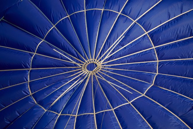 Closeup of top of balloon.