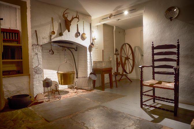 Smaller open hearth in room in kitchen.