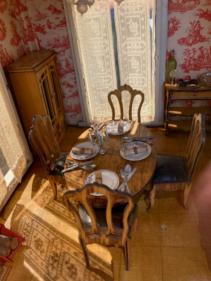 Dollhouse living room.