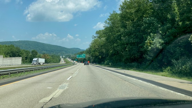 View of I-287 northbound, with mountains in distance.