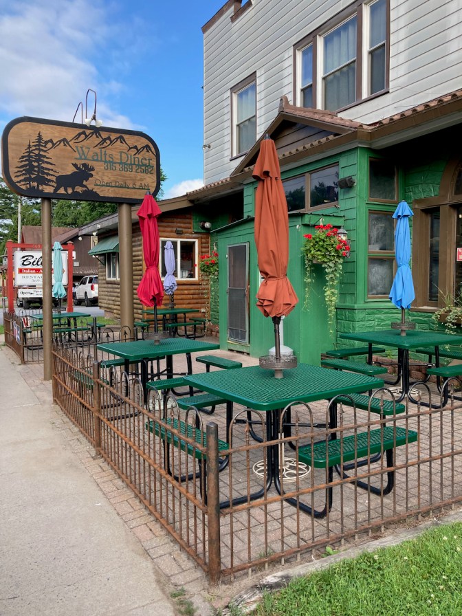 Exterior of Walts Diner.