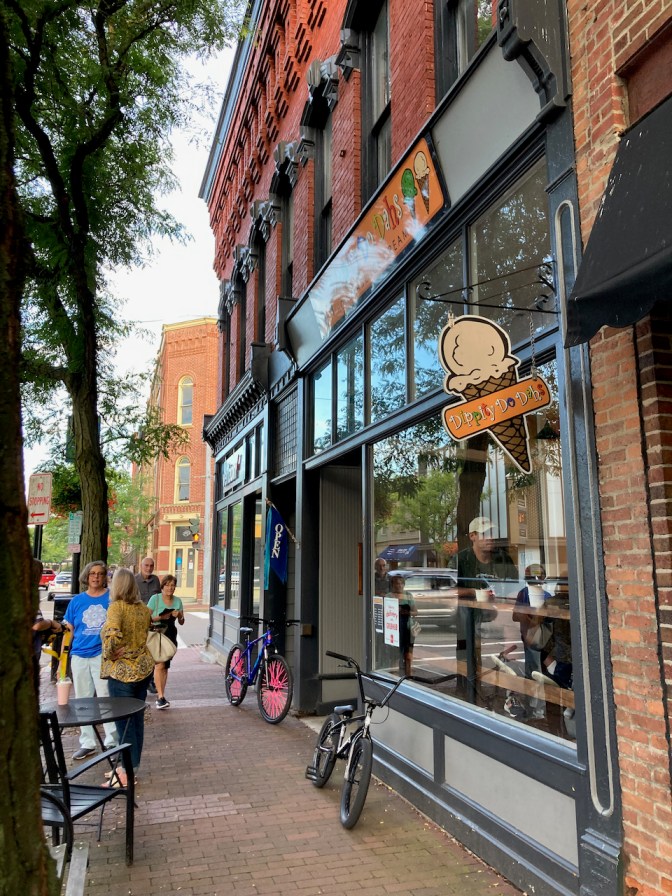 Exterior of Dippity Do Dahs!