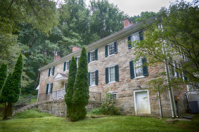 Exterior of Carter-Archer House.