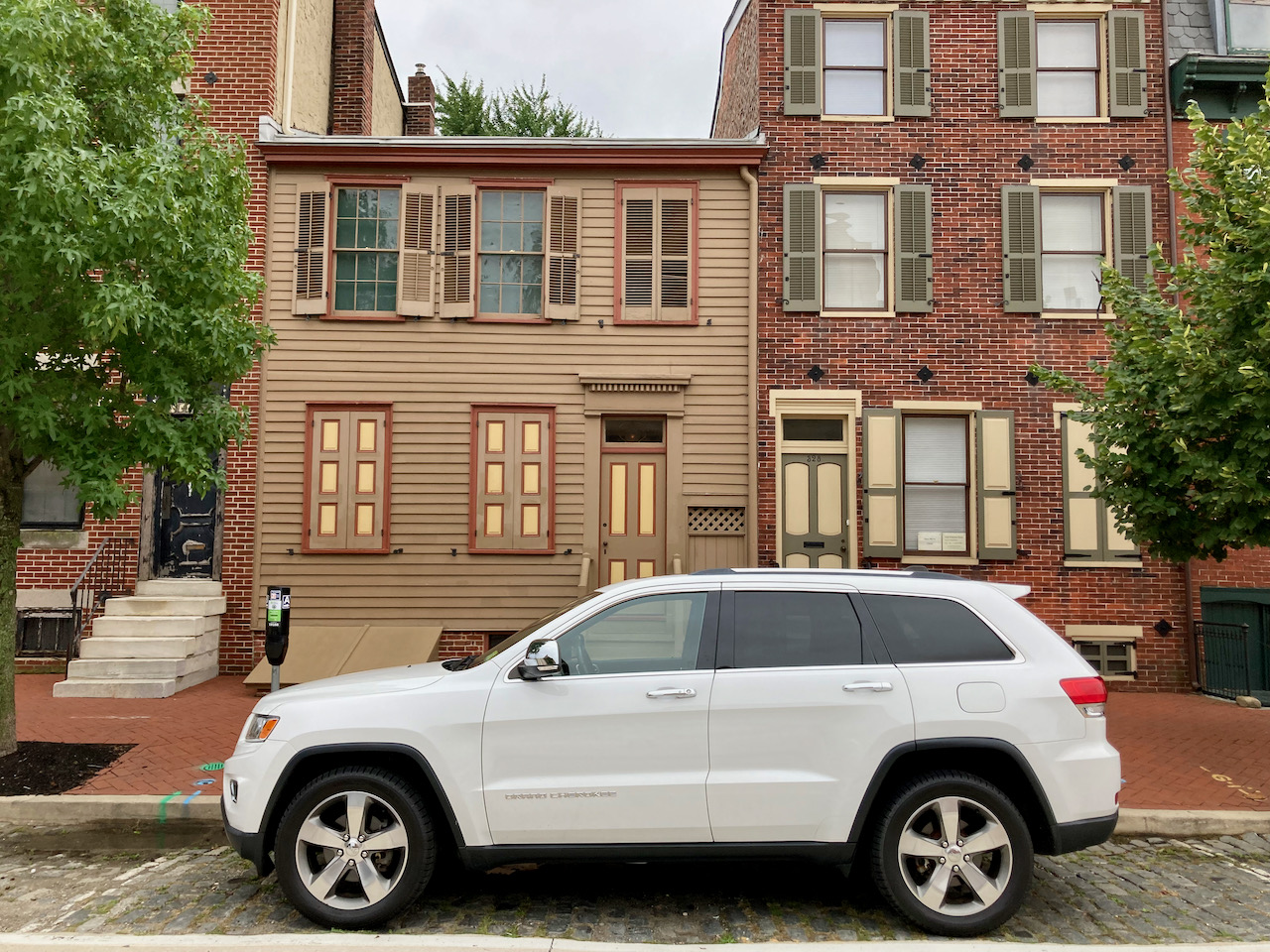2014 Jeep Grand Cherokee parked in front of the Walt Whitman House.