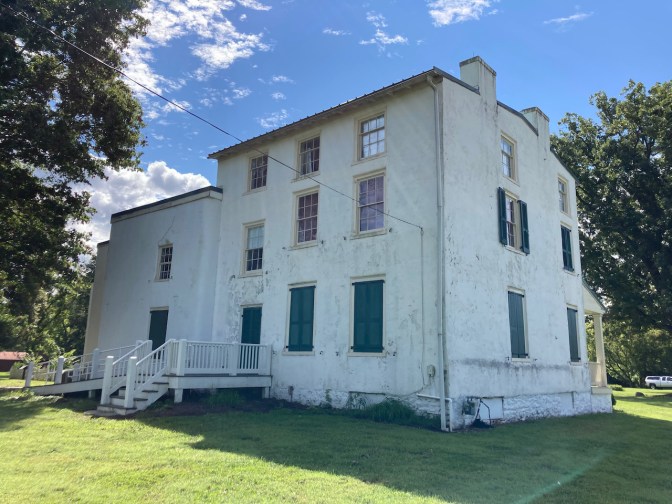 Exterior of Hollingsworth House.