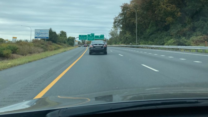 I-95 in Delaware, with sign on left that says WELCOME TO DELAWARE.