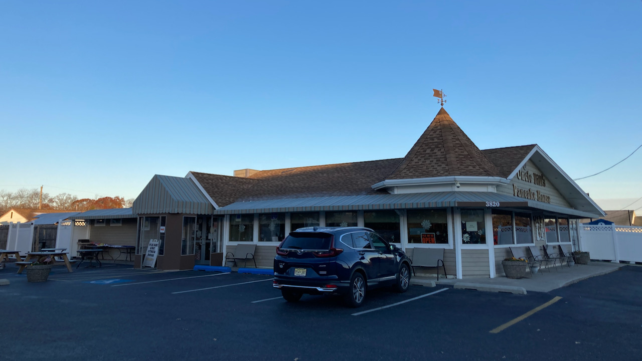 Exterior of Uncle Bill's Pancake House.