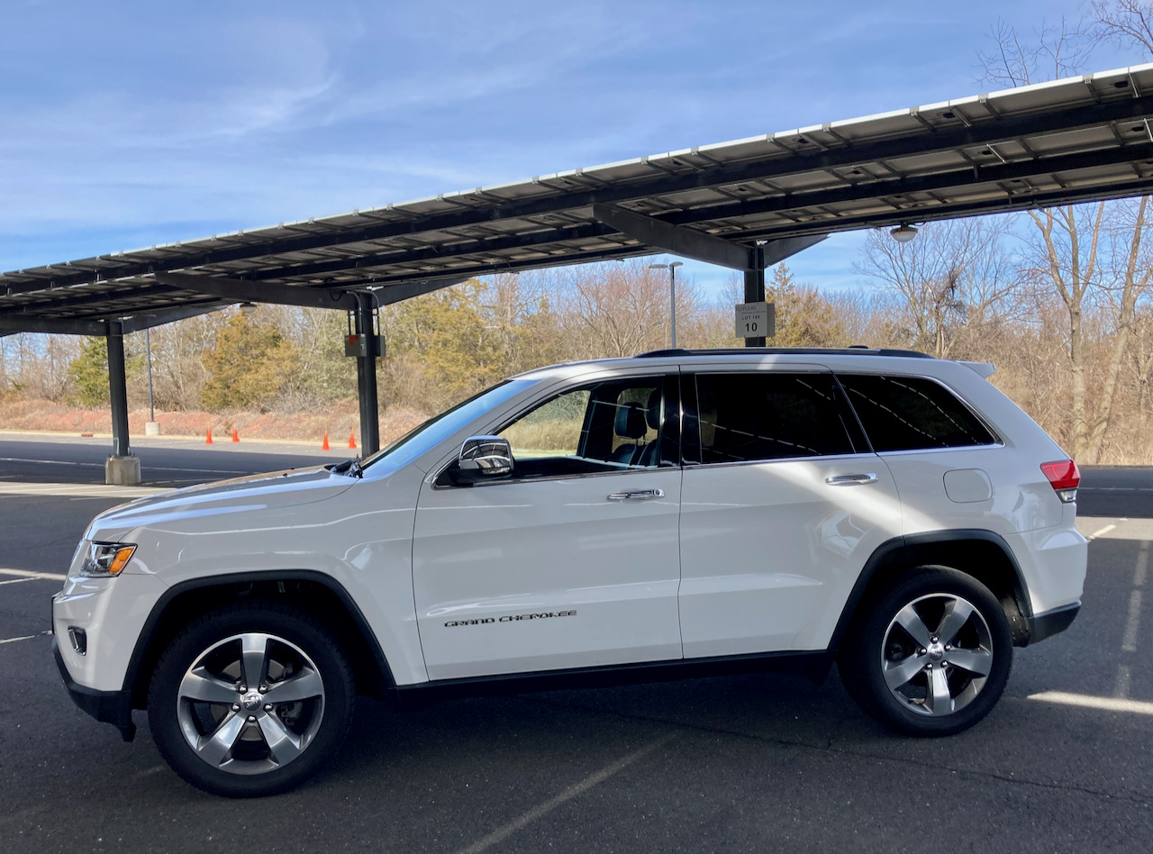 2014 Jeep Grand Cherokee parked in covered lot.