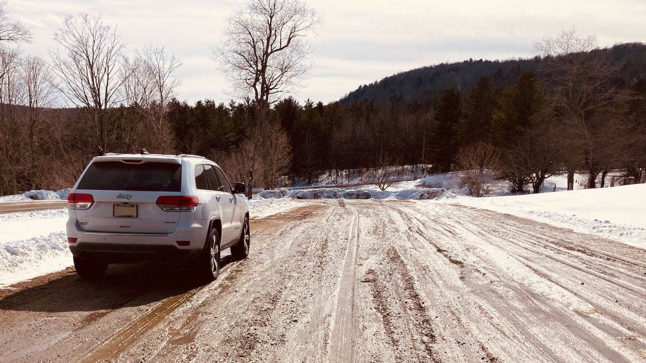 2014 Jeep Grand Cherokee on muddy road.