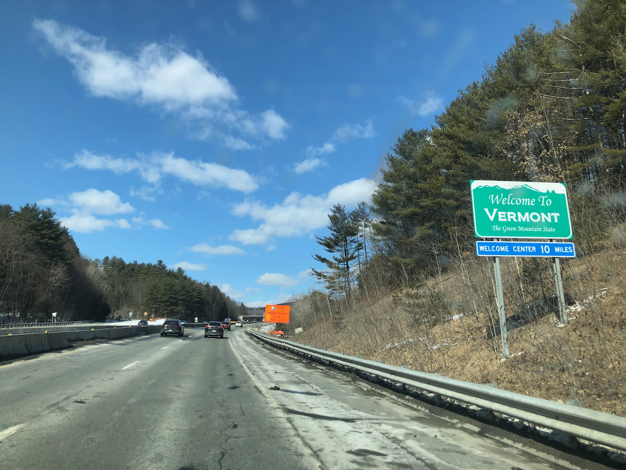 Roadside sign along I-89 that says WELCOME TO VERMONT