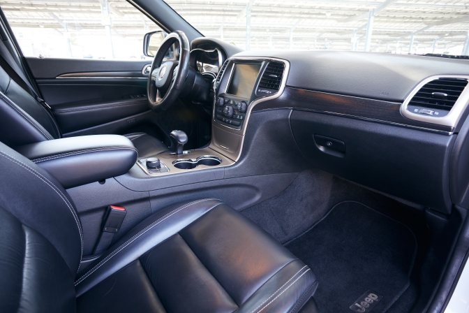 Interior of 2014 Jeep Grand Cherokee.