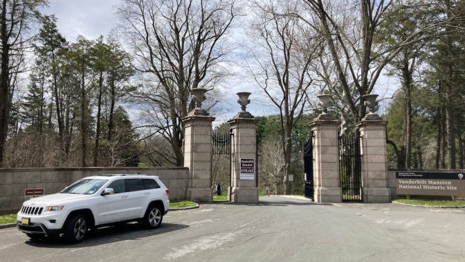 2014 Jeep Grand Cherokee parked in front of entrance to Vanderbilt Mansion National Historic Site.