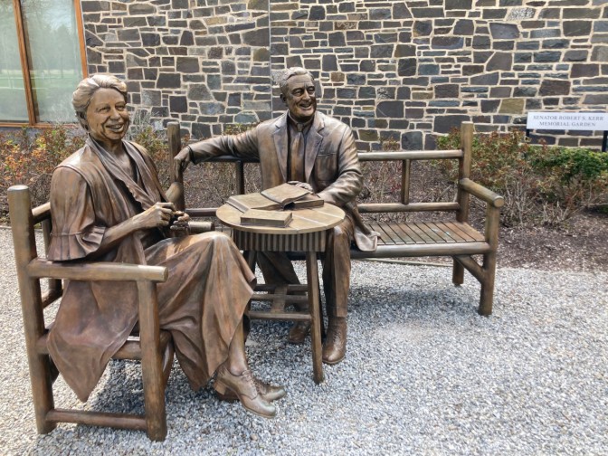 Statues of Franklin and Eleanor Roosevelt.