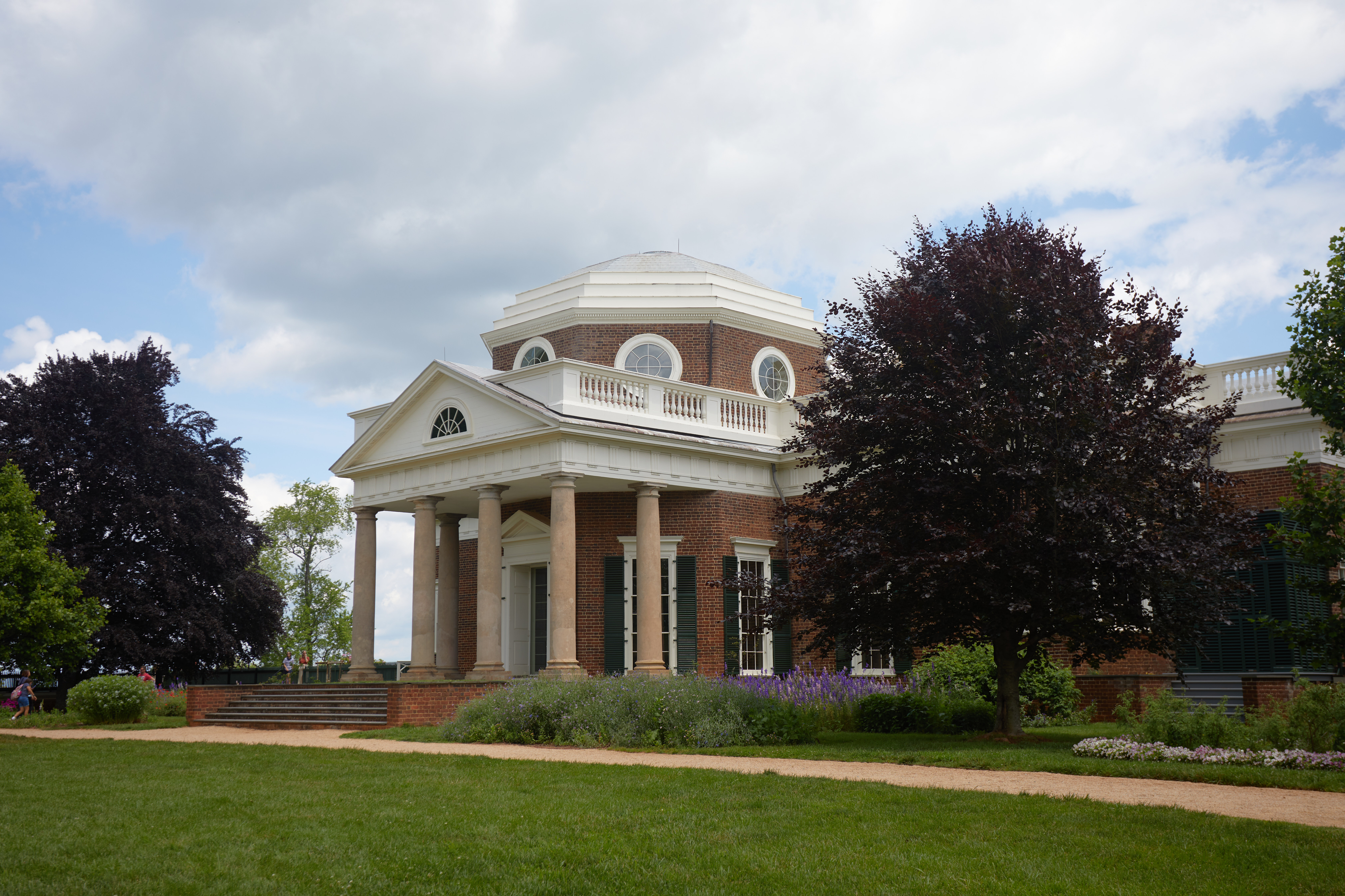 Exterior of Monticello house on a partly cloudy day.