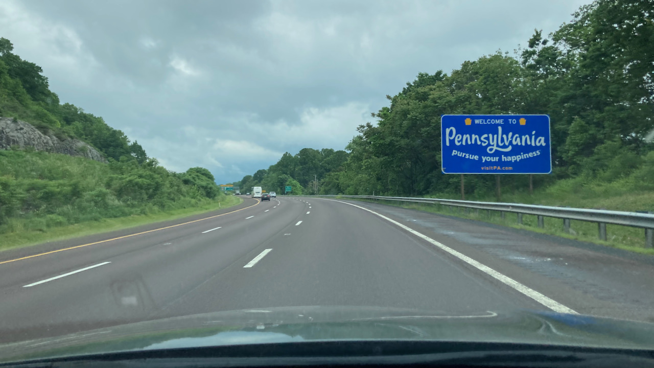 I-78 with sign beside road that says PENNSYLVANIA PURSUE YOUR HAPPINESS.