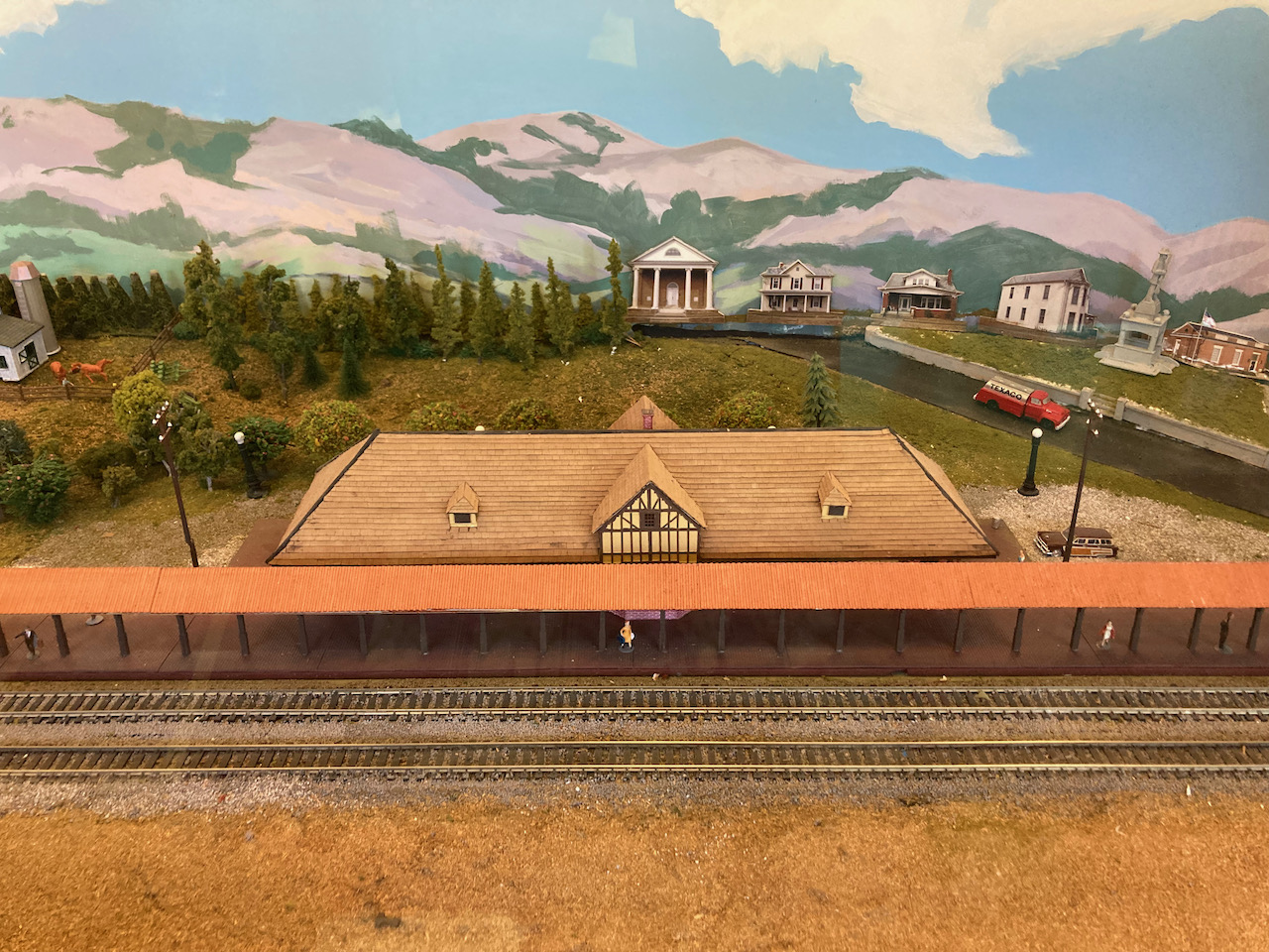 Model railroad set of Luray and Luray Train Depot.