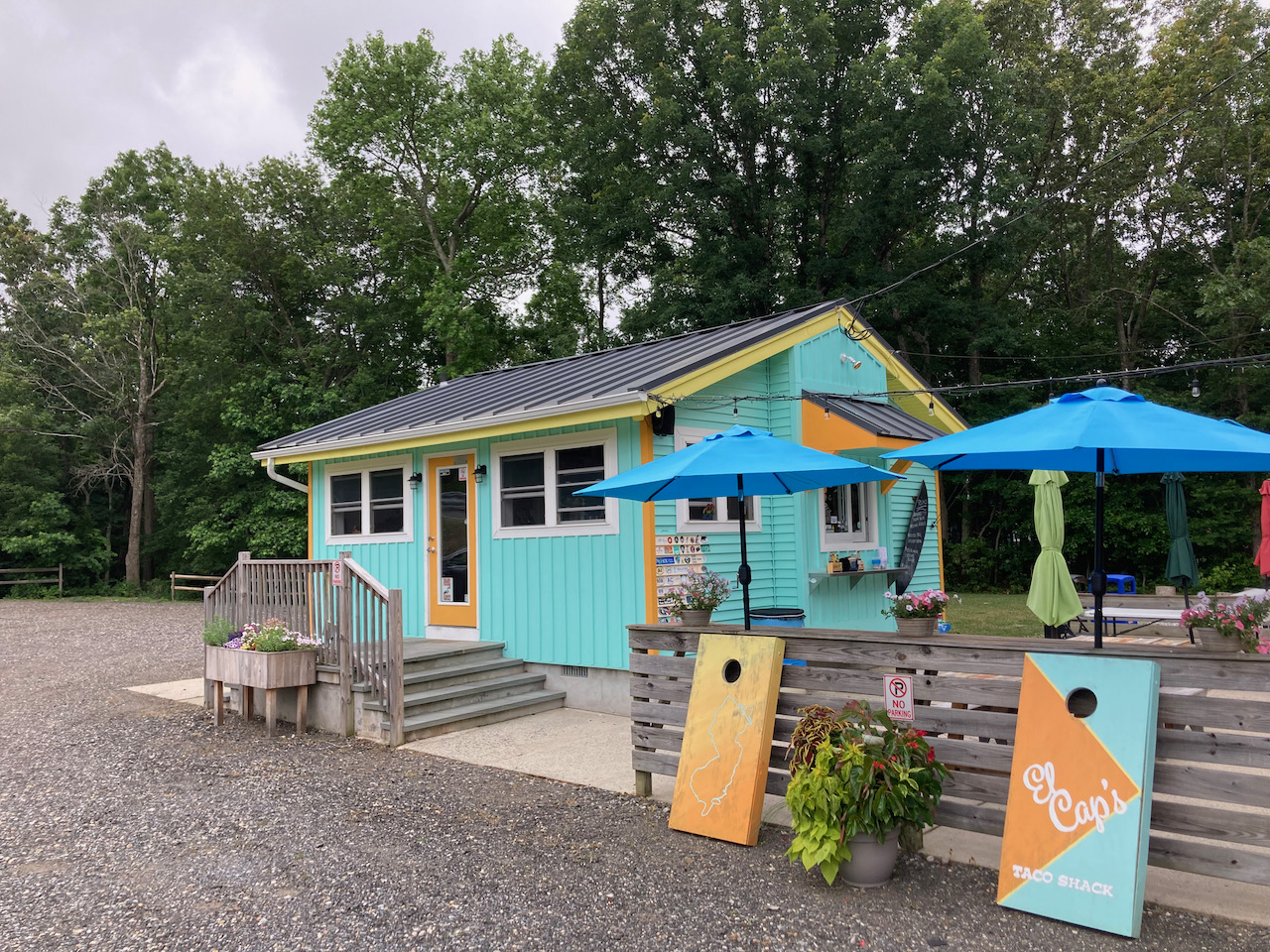 Exterior of El Cap's, a small taco stand.